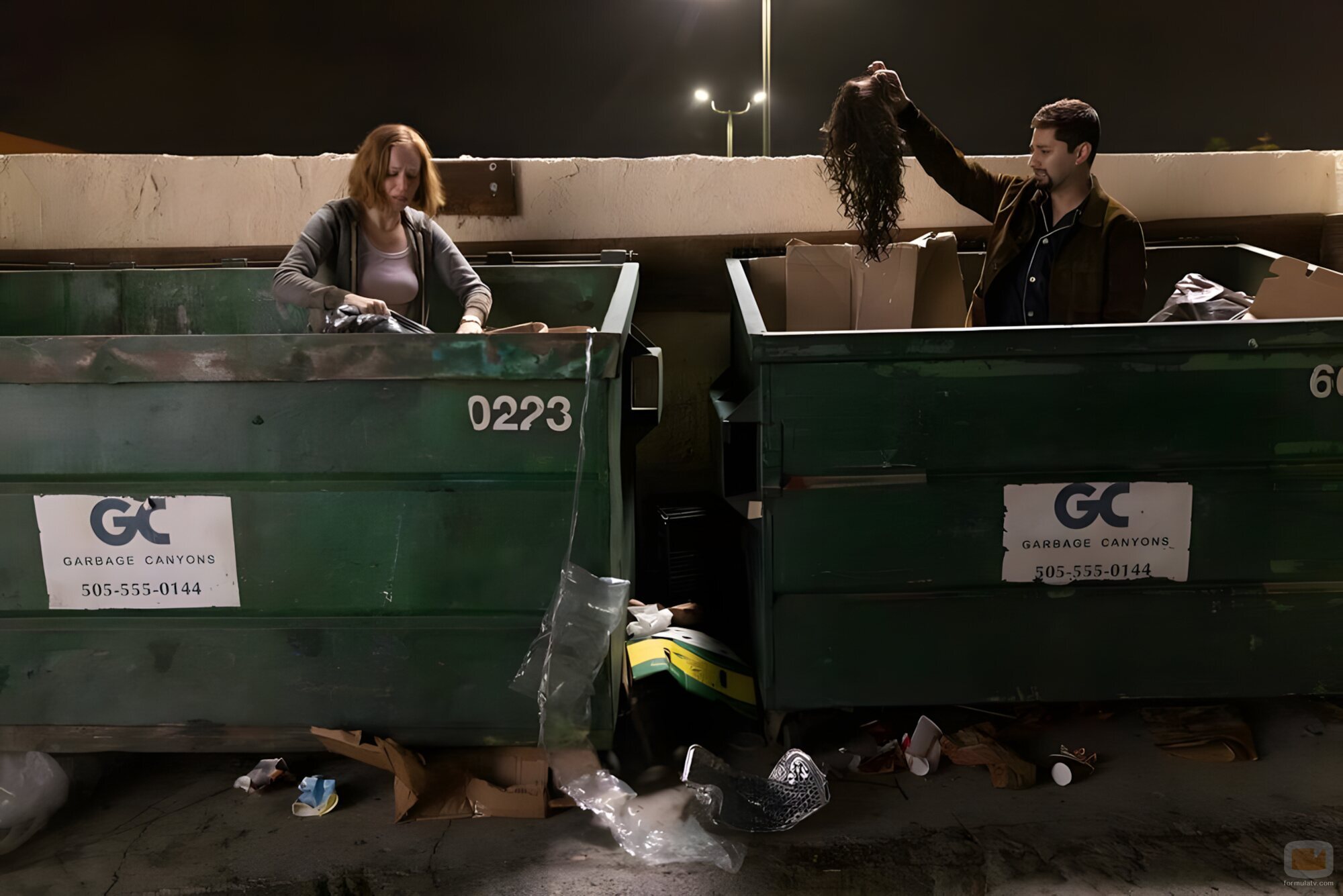Mark Indelicato y Hannah Einbinder en el 2x03 de 'Hacks'