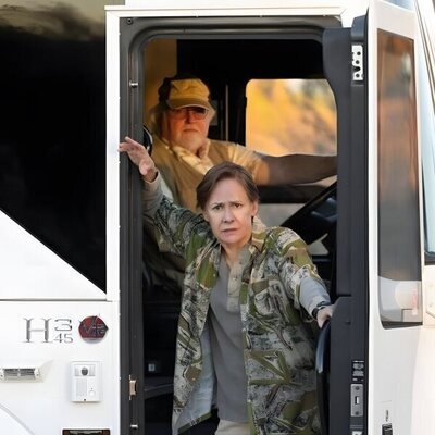 Laurie Metcalf en Capítulo 3 titulado 'Confía en el proceso' de 'Hacks'