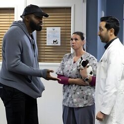 Carl Clemons-Hopkins en la temporada 2 y el capítulo 04 de 'Hacks'