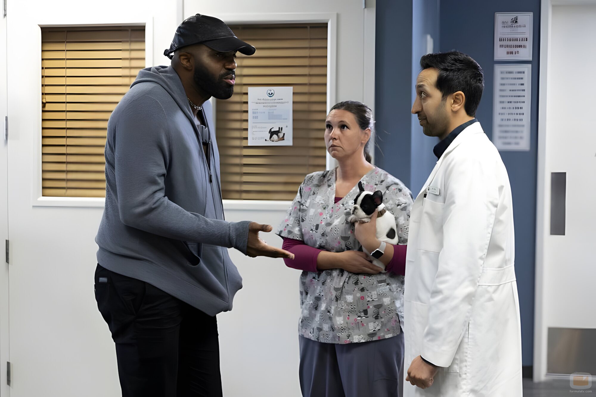 Carl Clemons-Hopkins en la temporada 2 y el capítulo 04 de 'Hacks'