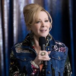Jean Smart en 2x05 'Retirada' de 'Hacks'