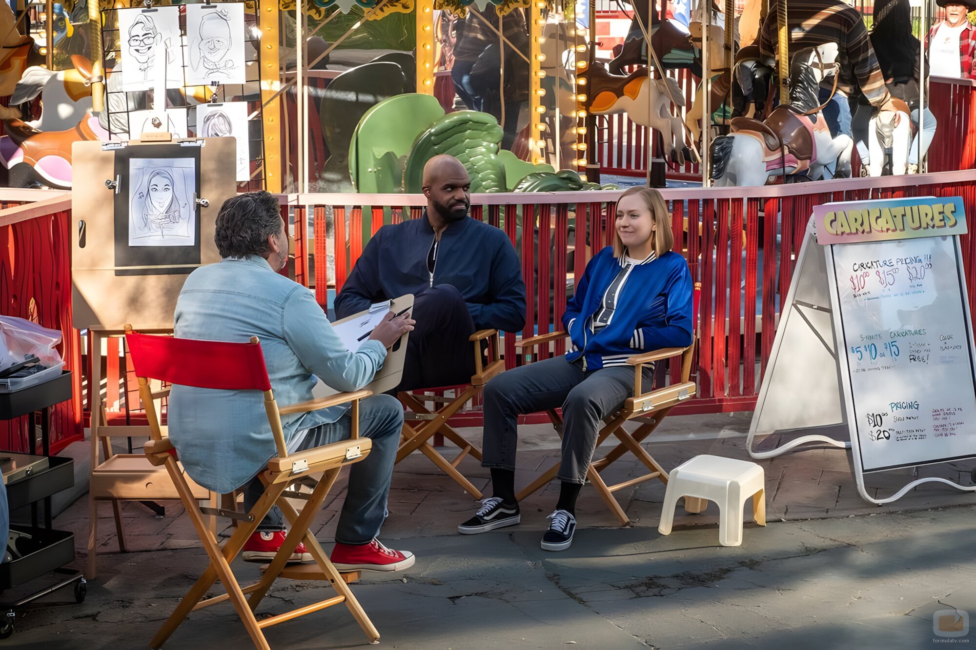 Hannah Einbinder y Carl Clemons-Hopkins en 'Retirada' de 'Hacks'