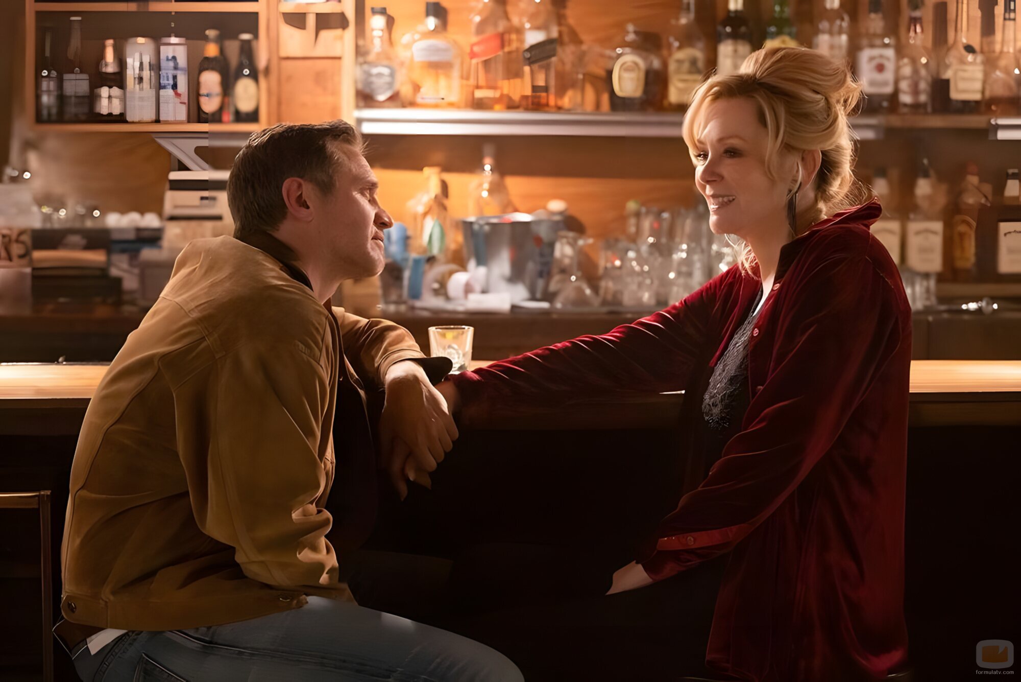Jean Smart y Devon Sawa en 'El click' de 'Hacks'