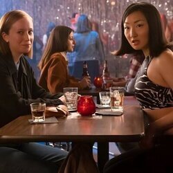Poppy Liu y Hannah Einbinder en la temporada 2 y el capítulo 06 de 'Hacks'