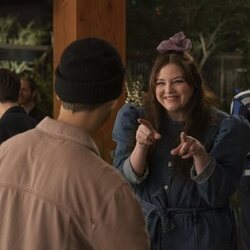 Megan Stalter en el 3x01 de 'Hacks'