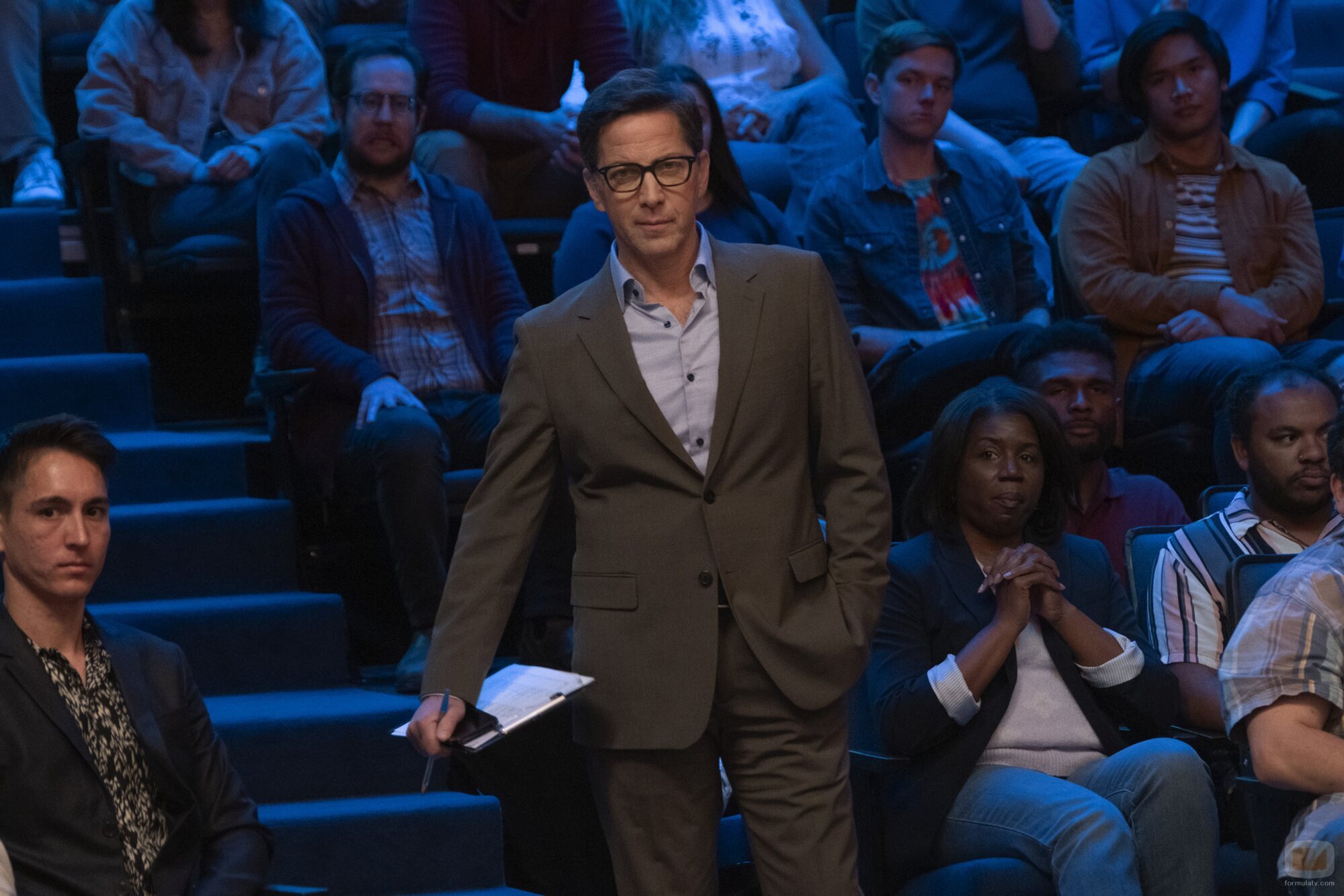 Dan Bucatinsky en 3x02 'Más vale tarde' de 'Hacks'