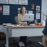 Hannah Einbinder en Capítulo 2 titulado 'Más vale tarde' de 'Hacks'