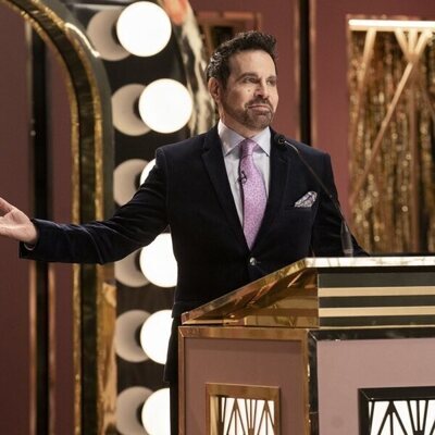 Mario Cantone en el 3x03 de 'Hacks'