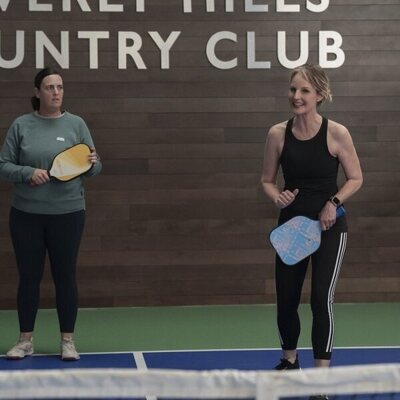 Helen Hunt en 3x04 'Únete al club' de 'Hacks'