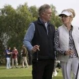 Jean Smart y Christopher McDonald en la temporada 3 y el capítulo 06 de 'Hacks'