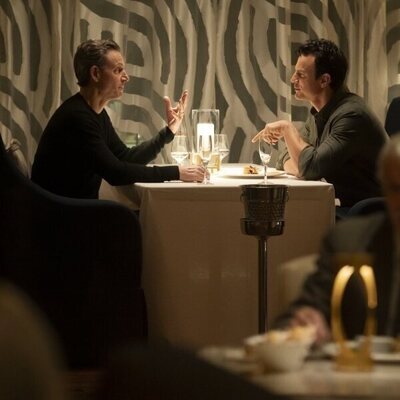 Tony Goldwyn en 3x06 'Juego de poder' de 'Hacks'