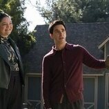 Paul W. Downs y Megan Stalter en la temporada 3 y el capítulo 07 de 'Hacks'