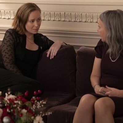 Jane Adams y Hannah Einbinder en 3x07 titulado 'El espectacular especial de Navidad de Deborah Vance' de 'Hacks'