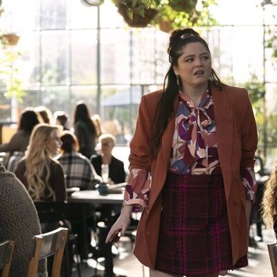 Megan Stalter en 3x09 'A prueba de balas' de 'Hacks'
