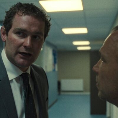 Stephen Graham y Mark Stanley en la temporada 1 y el capítulo 01 de 'Adolescencia'