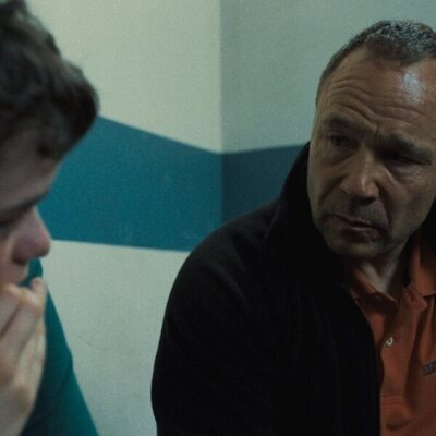 Stephen Graham y Owen Cooper en 'Episodio 1' de 'Adolescencia'