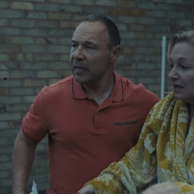Stephen Graham y Christine Tremarco en Capítulo 1 titulado 'Episodio 1' de 'Adolescencia'