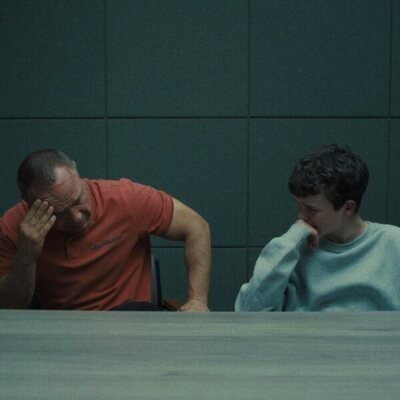 Stephen Graham y Owen Cooper en la temporada 1 y el capítulo 01 de 'Adolescencia'