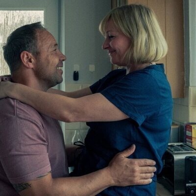 Stephen Graham y Christine Tremarco en 'Episodio 4' de 'Adolescence'