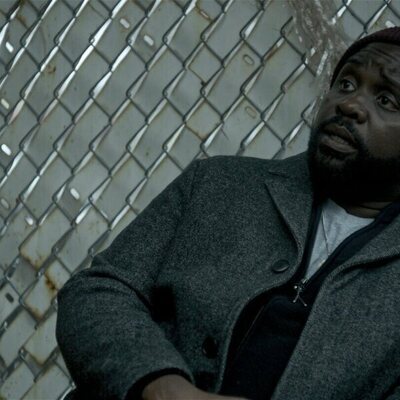 Brian Tyree Henry en 1x01 titulado 'Jolly Ranchers' de 'Ladrones de drogas'