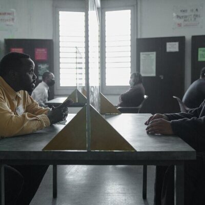 Brian Tyree Henry y Ving Rhames en el 1x02 de 'Dope Thief'