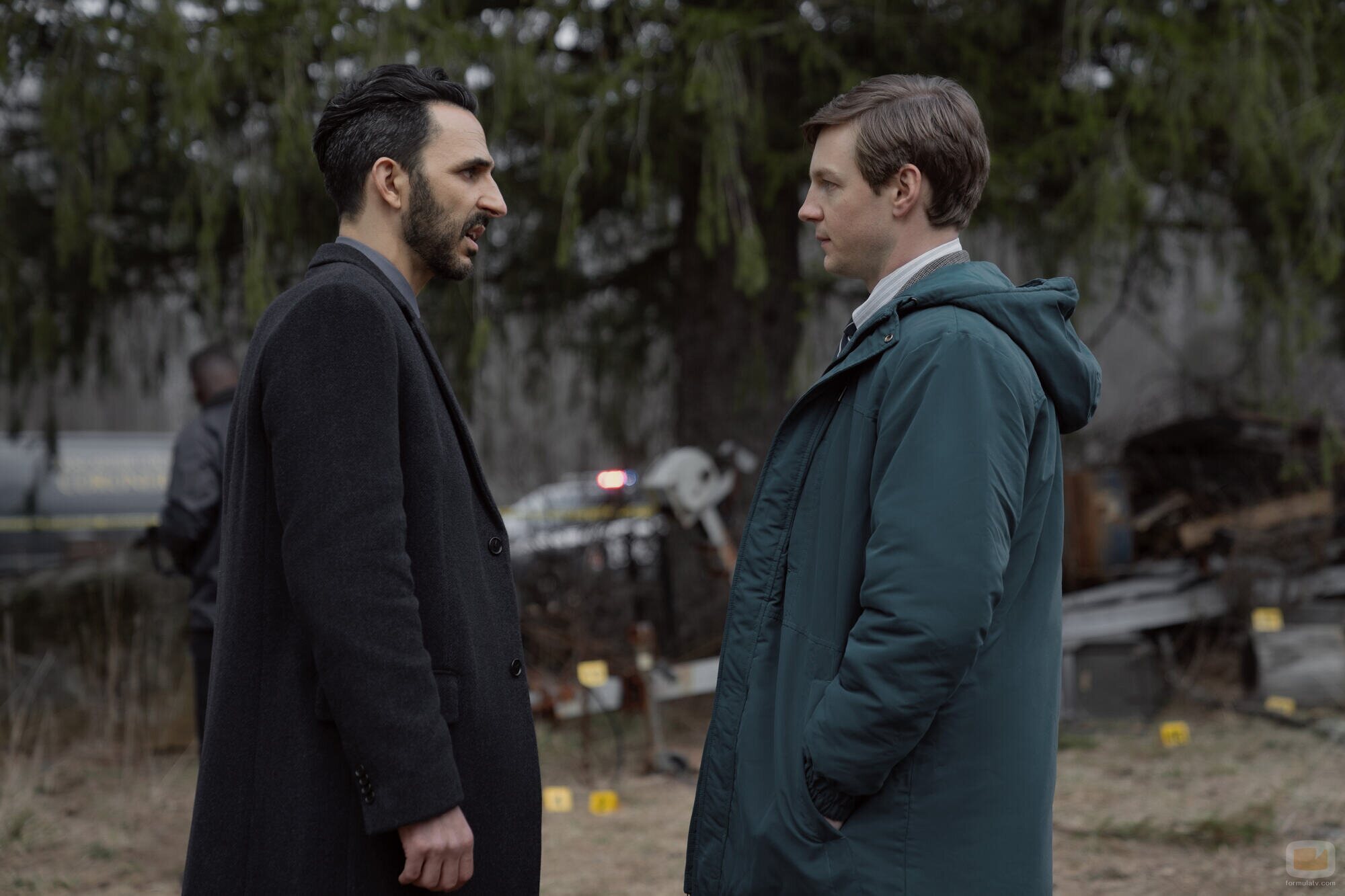 Amir Arison y Will Pullen en 1x02 'Como alma que lleva el diablo' de 'Ladrones de drogas'