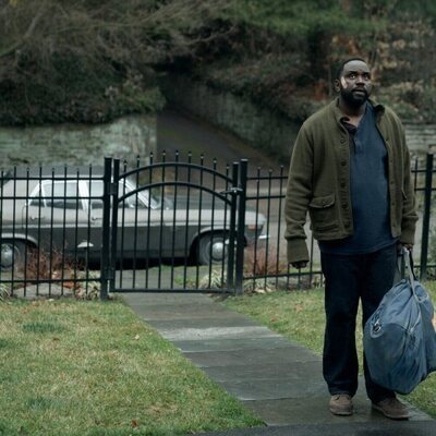 Brian Tyree Henry en el 1x02 de 'Ladrones de drogas'