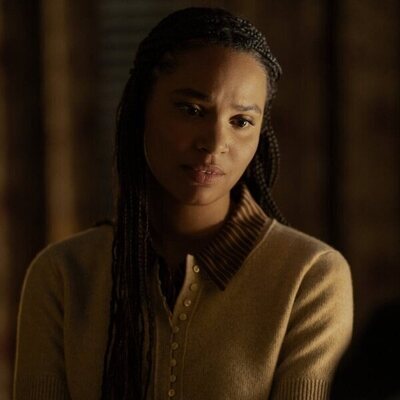 Nesta Cooper en 1x02 titulado 'Como alma que lleva el diablo' de 'Ladrones de drogas'