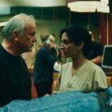 Bernhard Schütz y Safak Sengül en 1x04 titulado 'Tratamiento' de 'Krank: Berlín al límite'