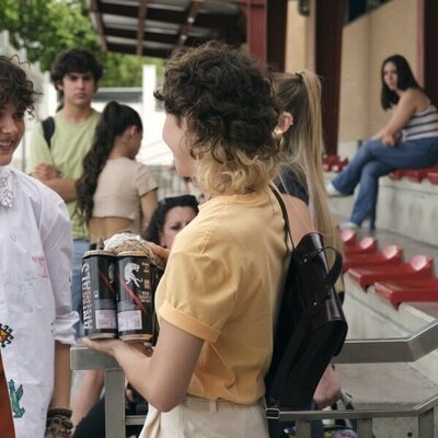 Carla Domínguez y Rocky en el 'Capítulo 5' de 'Física o química: La nueva generación'