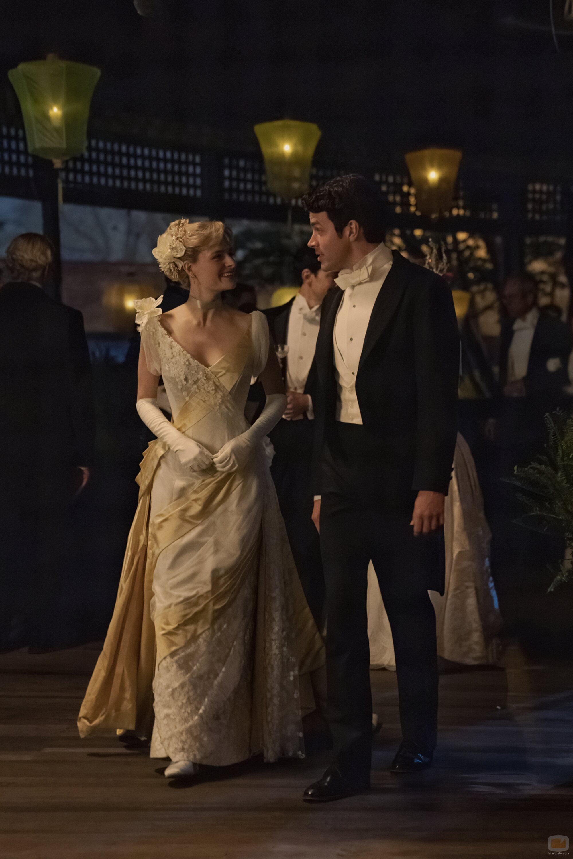 Harry Richardson y Louisa Jacobson en el 2x02 de 'La edad dorada'