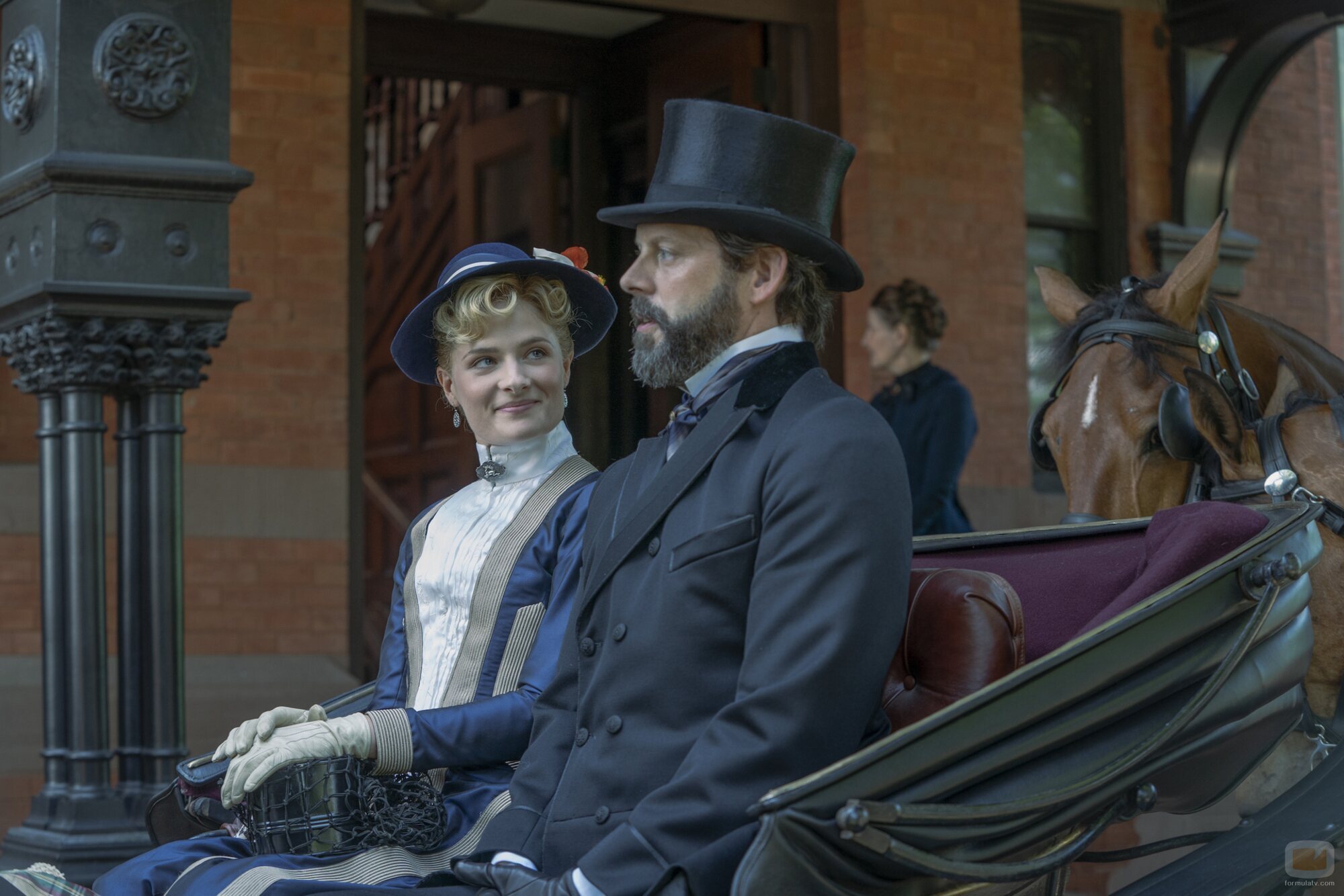 Louisa Jacobson y David Furr en Capítulo 2 titulado '¿Qué clase de broma es esta?' de 'La edad dorada'