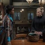 Debra Monk y Denée Benton en 2x02 '¿Qué clase de broma es esta?' de 'La edad dorada'