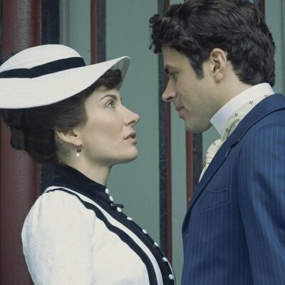 Laura Benanti y Harry Richardson en 2x02 titulado '¿Qué clase de broma es esta?' de 'La edad dorada'