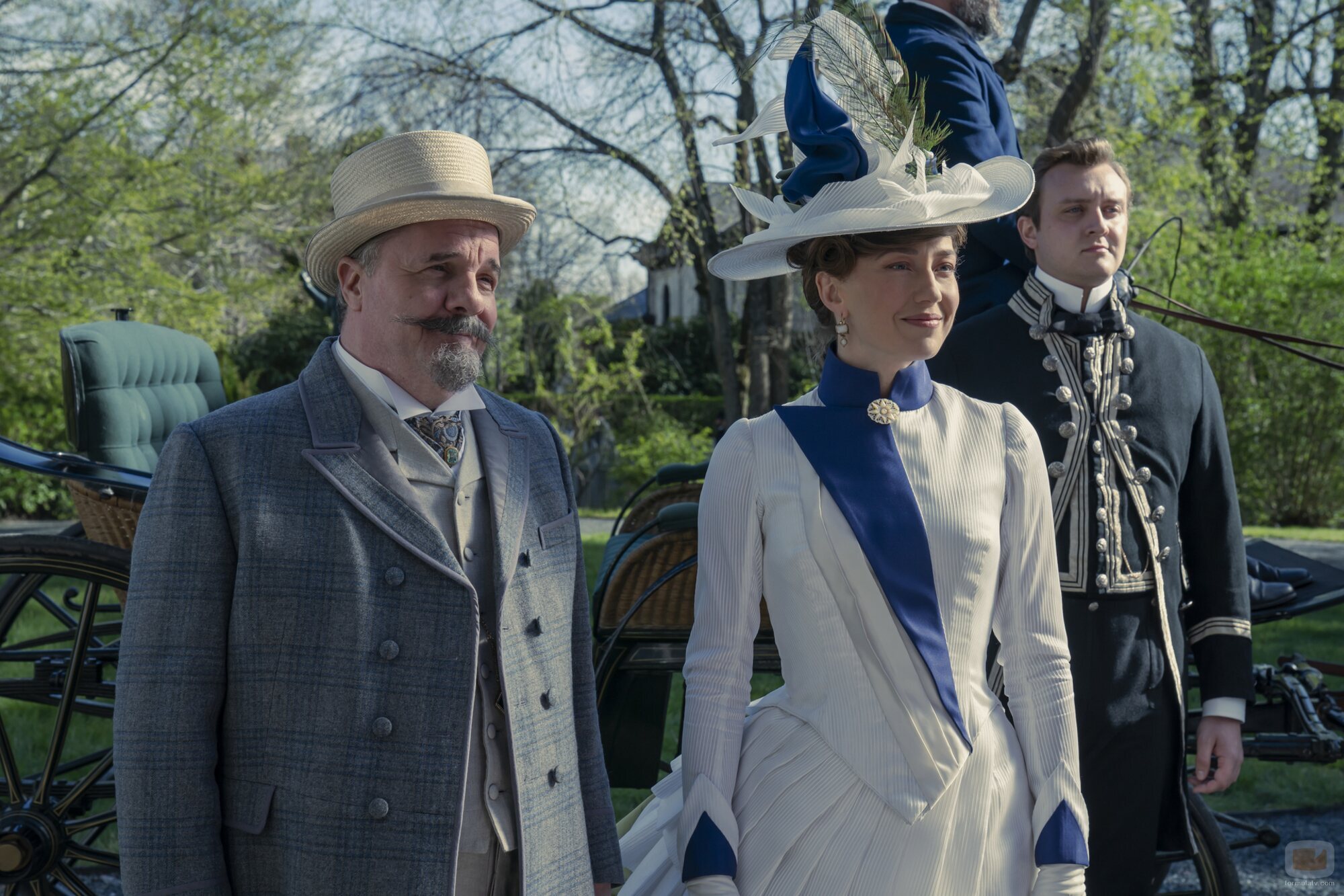 Carrie Coon y Nathan Lane en el 2x02 de 'The Gilded Age'