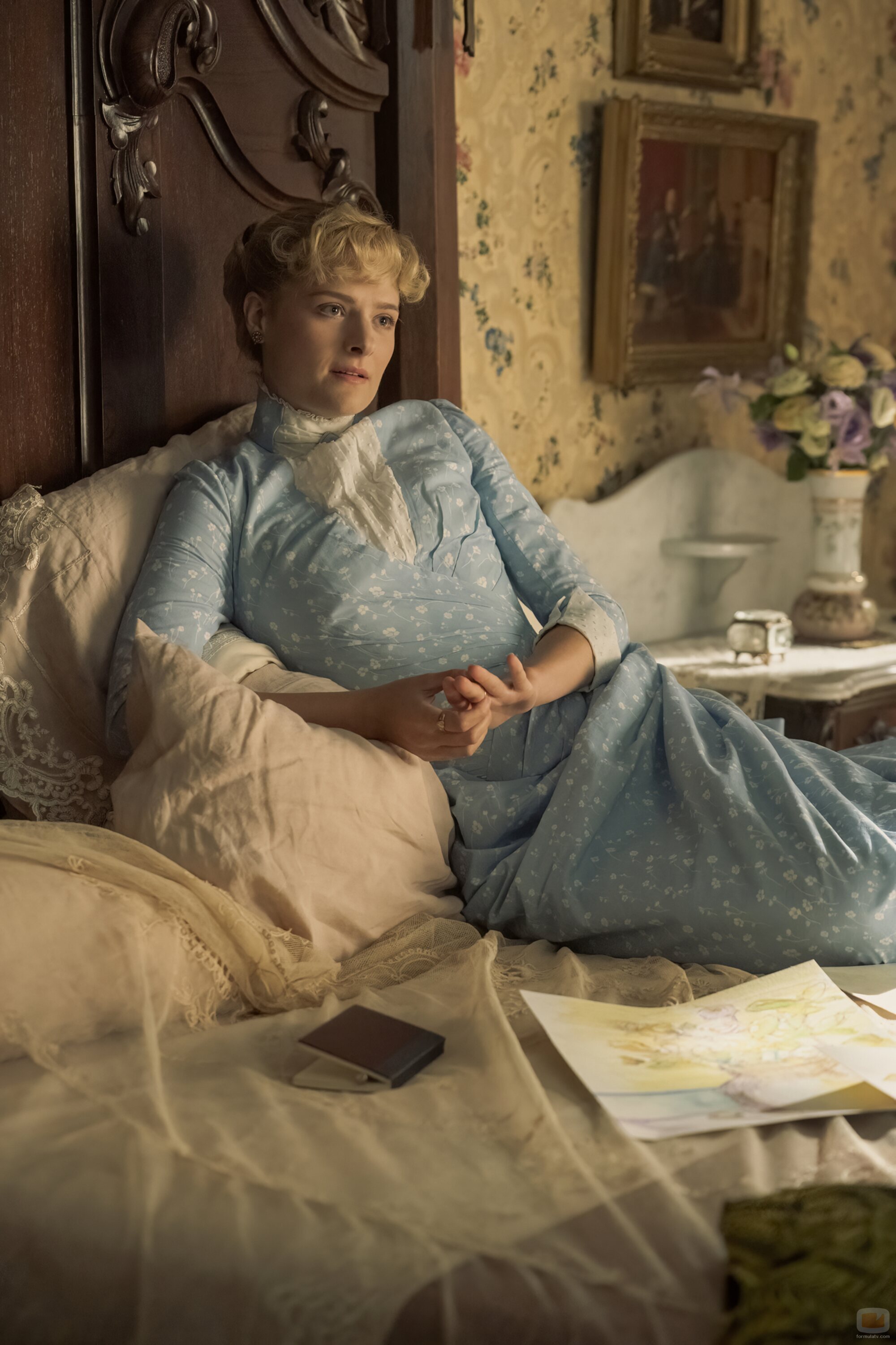 Louisa Jacobson en 2x03 titulado 'Solo habrá una ganadora' de 'La edad dorada'