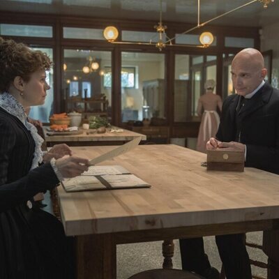 Michael Cerveris y Celia Keenan-Bolger en el 2x03 de 'La edad dorada'