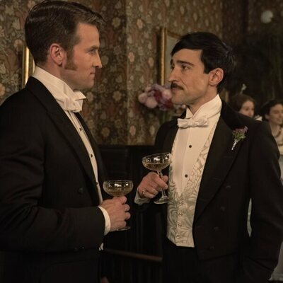 Blake Ritson y Claybourne Elder en el 2x03 de 'La edad dorada'