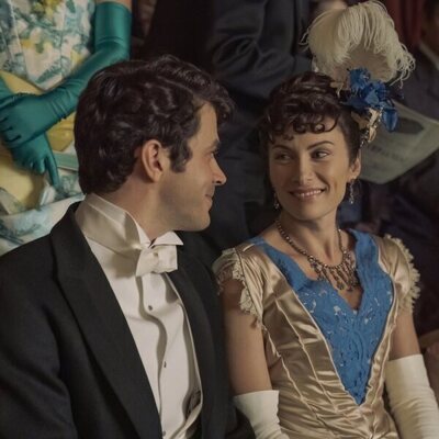 Laura Benanti y Harry Richardson en el 2x03 de 'La edad dorada'