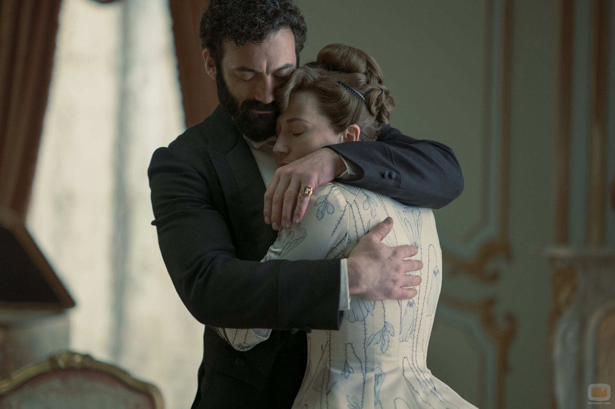 Carrie Coon y Morgan Spector en el 2x04 de 'The Gilded Age'
