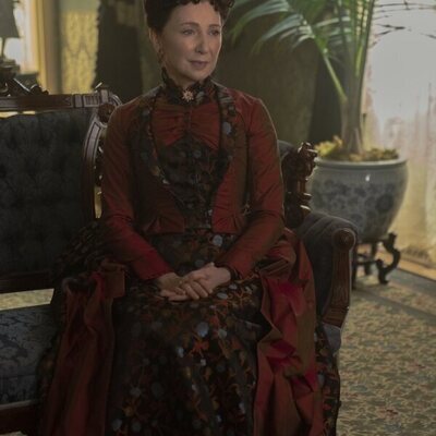 Donna Murphy en la temporada 2 y el capítulo 04 de 'La edad dorada'