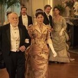 Kelley Curran en Capítulo 5 titulado 'Al alcance de la mano' de 'La edad dorada'