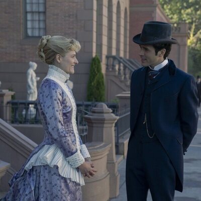 Harry Richardson y Louisa Jacobson en el 2x06 de 'La edad dorada'