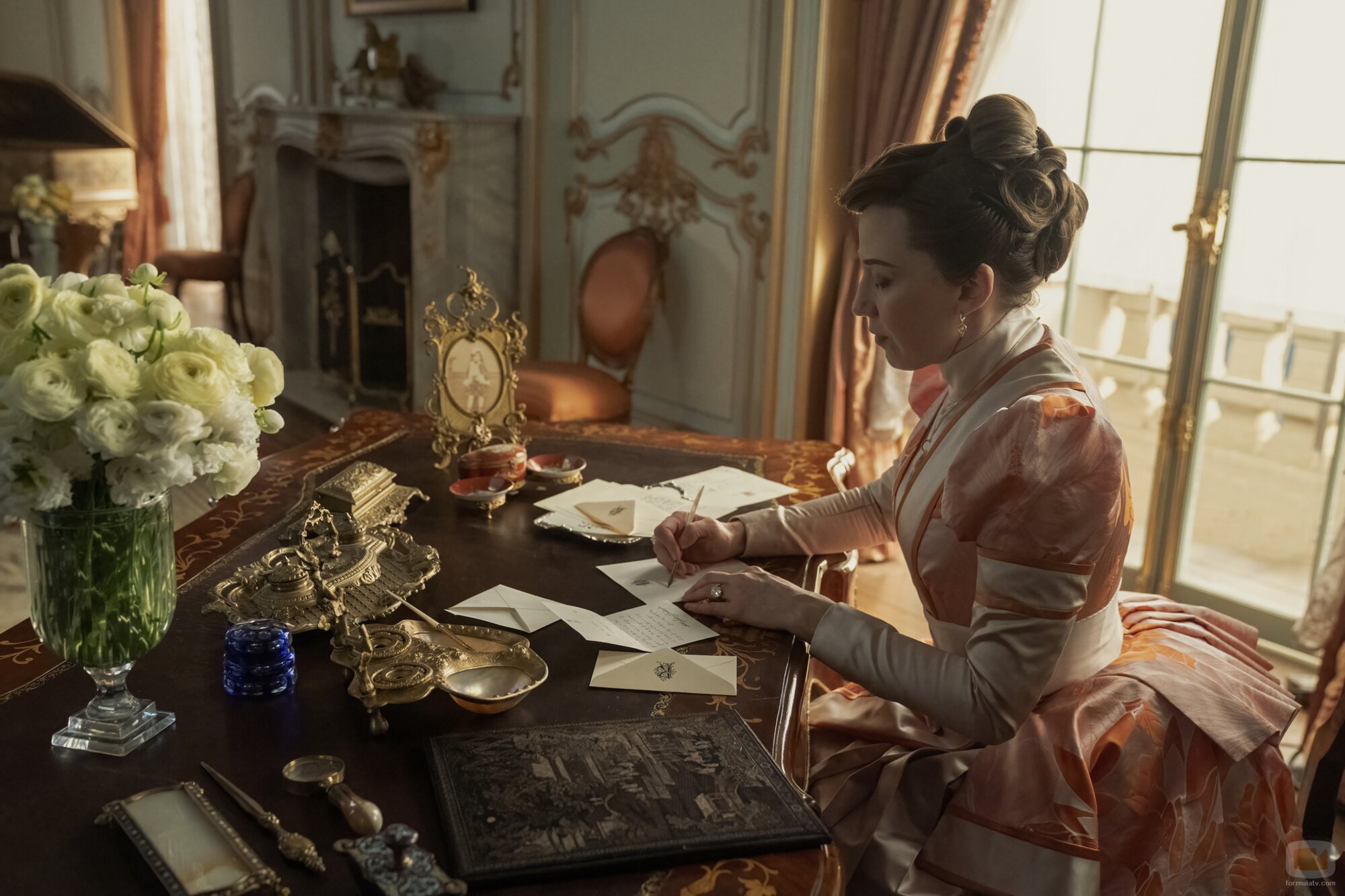 Carrie Coon en Capítulo 6 titulado 'Disparos de advertencia' de 'La edad dorada'