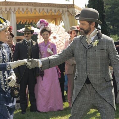 Foto de Louisa Jacobson y David Furr en el 2x06 de 'The Gilded Age'