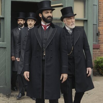 Morgan Spector y Patrick Page en la temporada 2 y el capítulo 06 de 'La edad dorada'