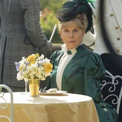 Christine Baranski en la temporada 2 y el capítulo 06 de 'La edad dorada'