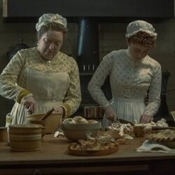 Kristine Nielsen y Taylor Richardson en el 2x07 de 'The Gilded Age'