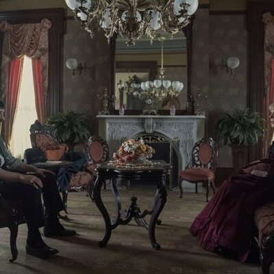 Christine Baranski y Blake Ritson en el 2x07 de 'The Gilded Age'