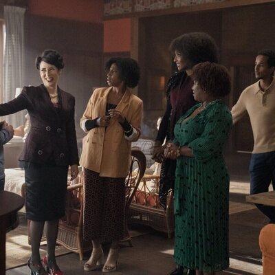 Zainab Johnson en 3x03 'El Día del Ciberdescuento' de 'Upload'